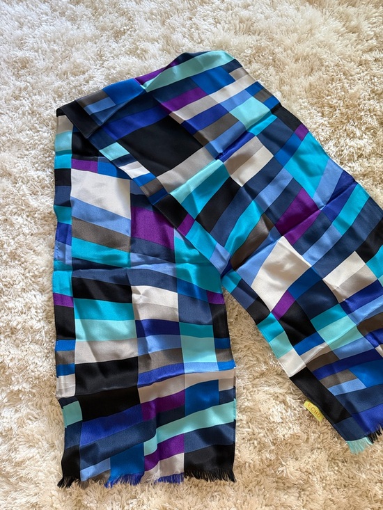 Echo Multicolor Geometric Scarf - Picture 4 of 7